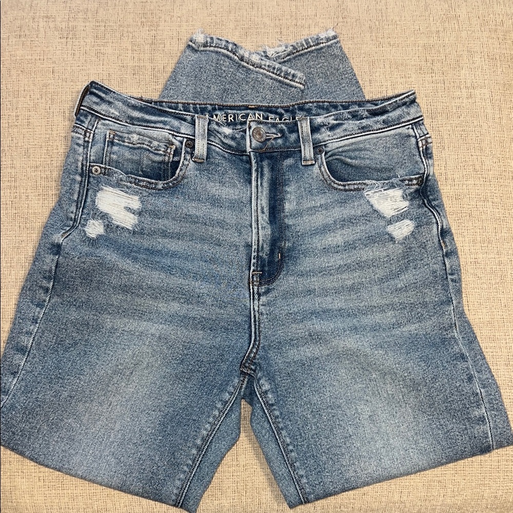 American Eagle Outfitters Women's Distressed Blue Mom Jeans 6 Stretch